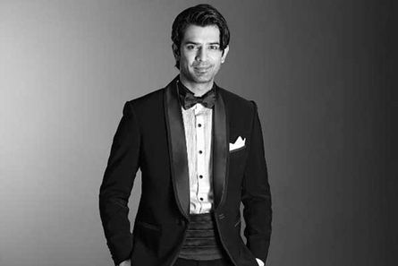 Iss Pyar Ko Kya Naam Doon actor Barun Sobti’s dashing looks in suits - 3