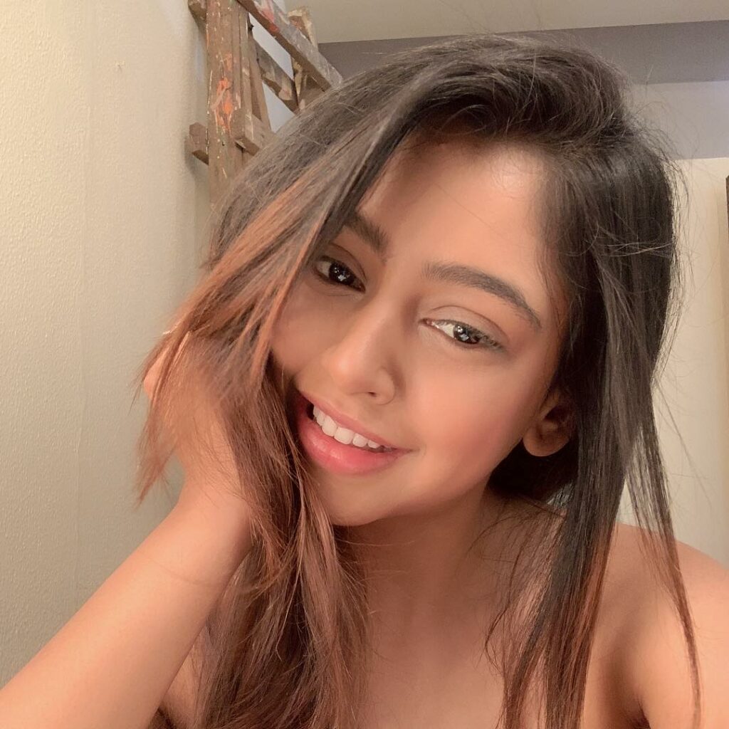 Kaisi Yeh Yaariaan star Niti Taylor and her cute selfies - 5