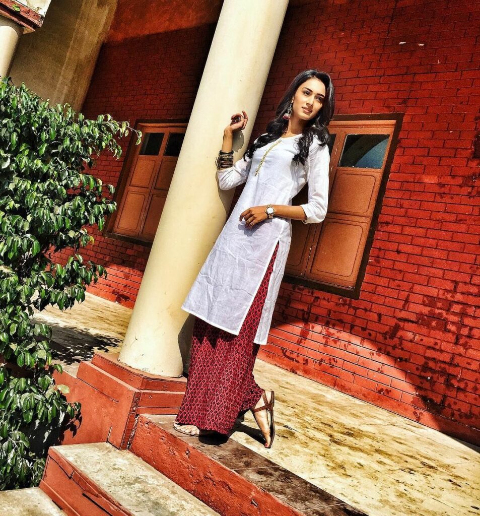 Kasautii Zindagi Kay’s actor Erica Fernandes’s love for ethnic wear - 6