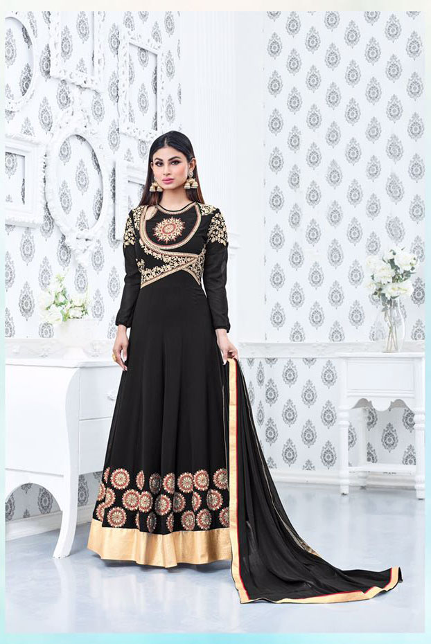 Mouni Roy slays in black outfits - 1