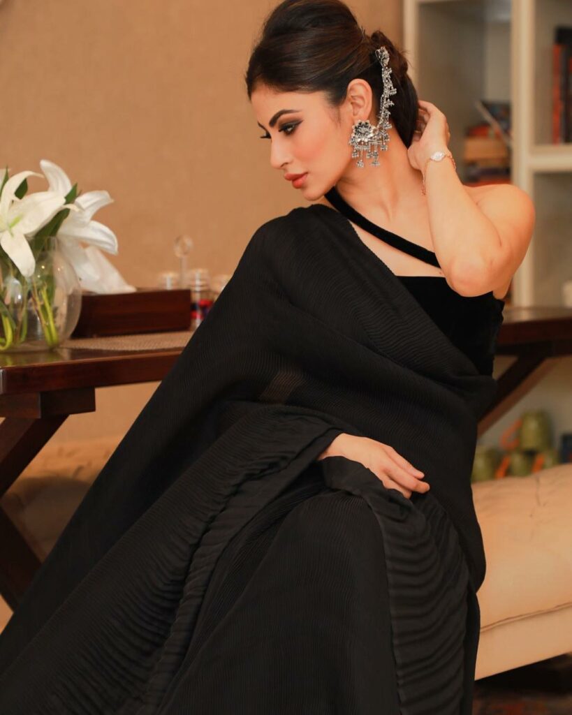 Mouni Roy slays in black outfits - 2