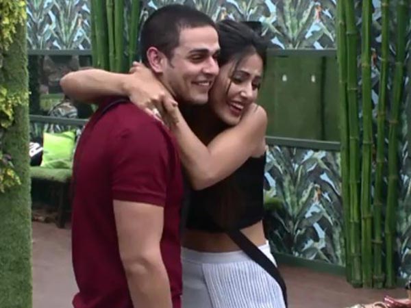 Priyank Sharma and Hina Khan is the new hot best friends Jodi in the telly world - 4