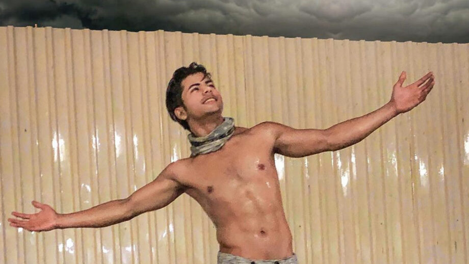 Siddharth Nigam does a SRK pose in the first rain