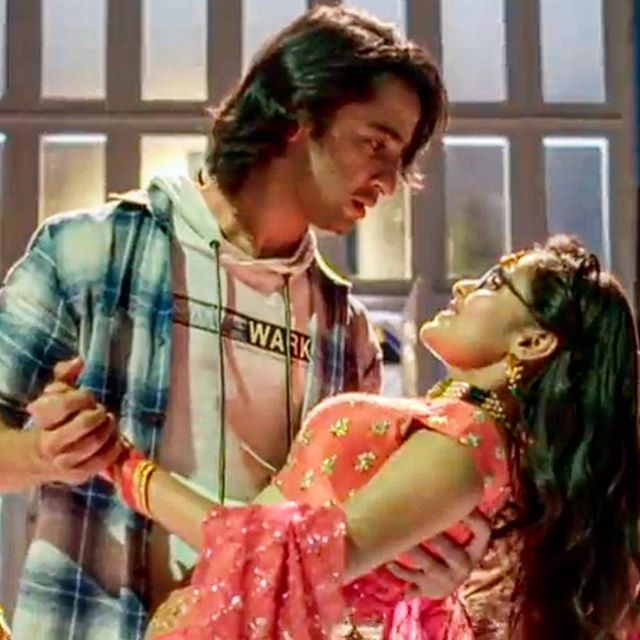 Yeh Rishtey Hai Pyaar Ke: Abir and Mishti’s love moments - 0