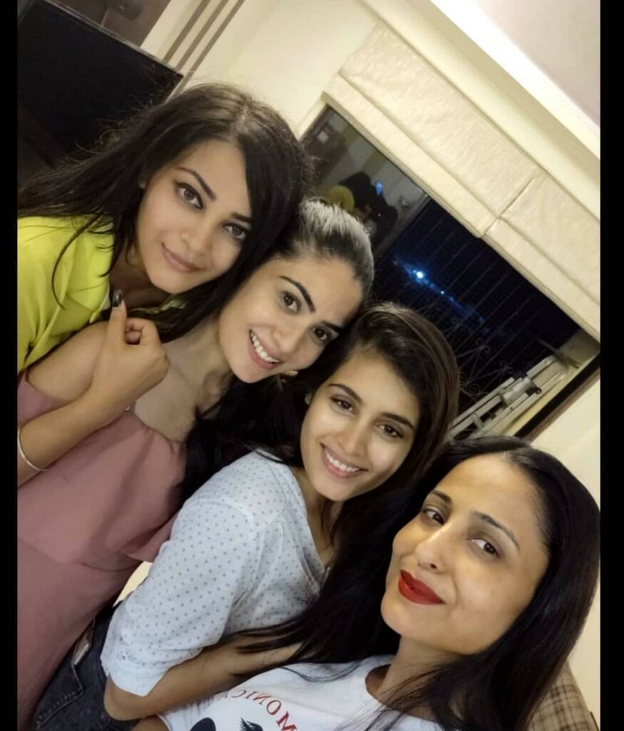 Yeh Rishtey Hain Pyaar Ke girl gang party together - 3