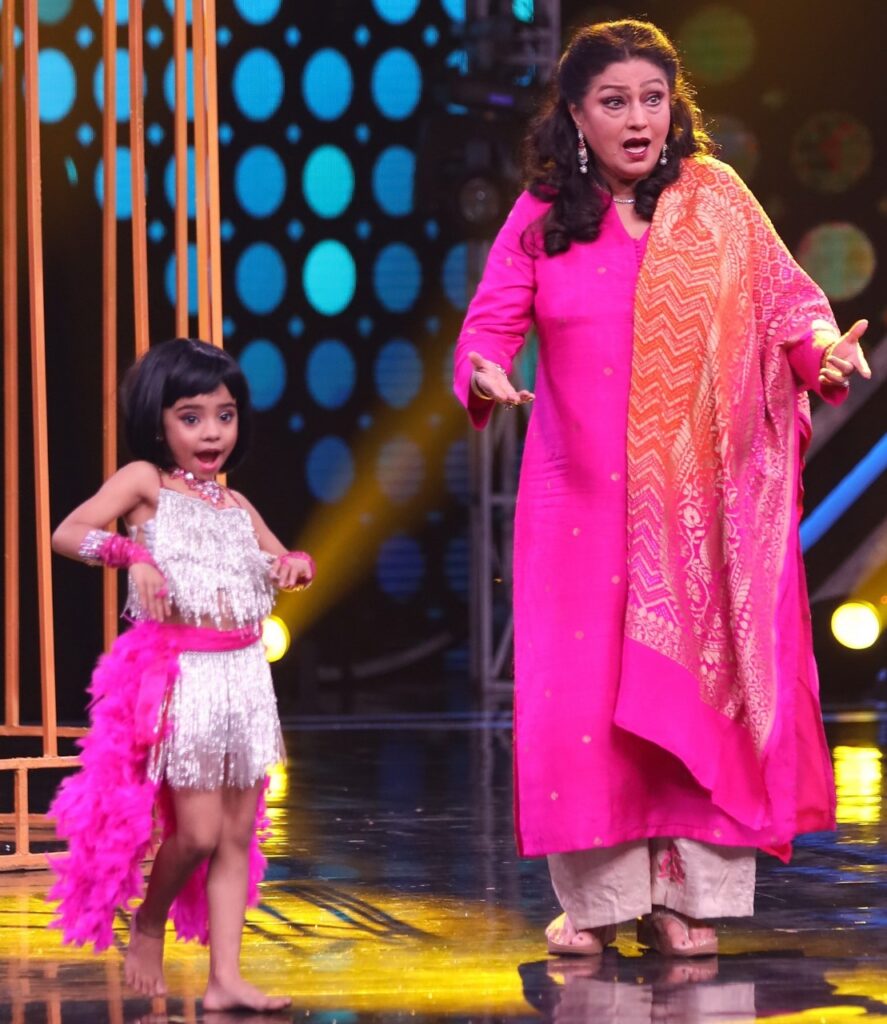 Zeenat Aman, Aruna Irani, Bindu on Super Dancer Chapter 3 - 1