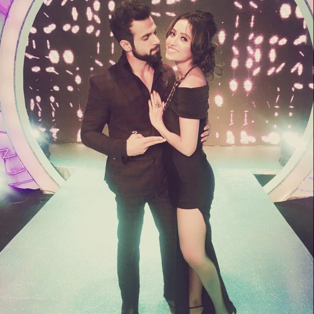 [Photos] A couple like no other: Rithvik Dhajani and Asha Negi - 4