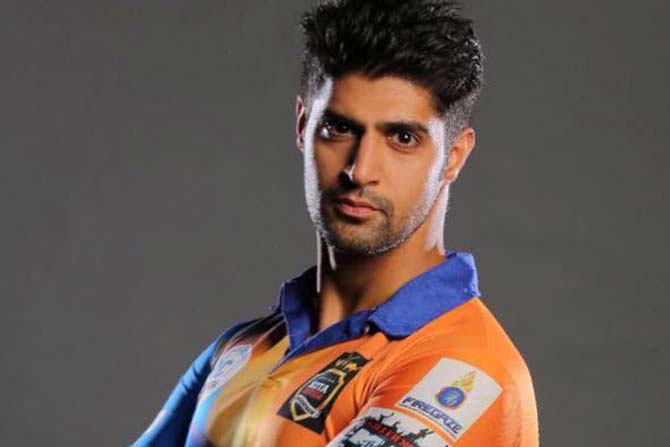 Attention Ladies! Check out this hunk of an actor from Code M, Tanuj Virwani 3