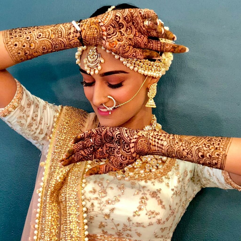 Kasautii Zindagii Kay’s Erica Fernandes’ Wedding Dresses From The Show Are Dreamy - 2