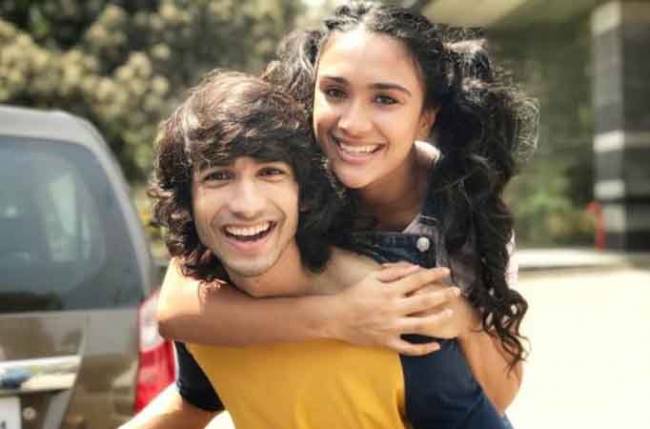 Cute couple alert: Nach Baliye 9 couple Shantanu Maheshwari and Nityami Shirke - 5