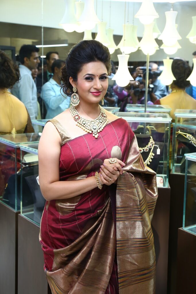 Divyanka Tripathi and her love for sarees - 3