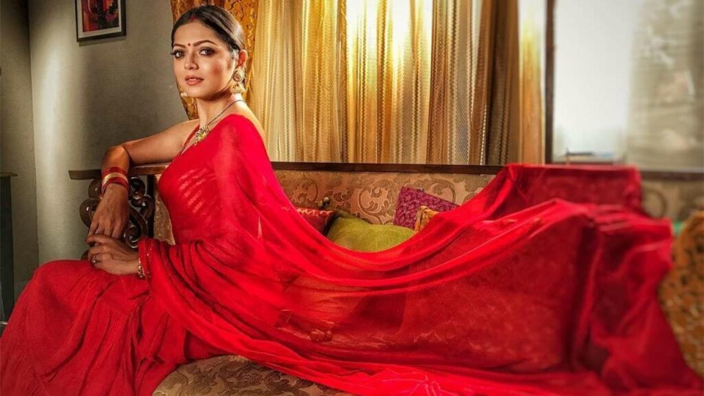 Drashti Dhami slays in Indian avatar  - 1