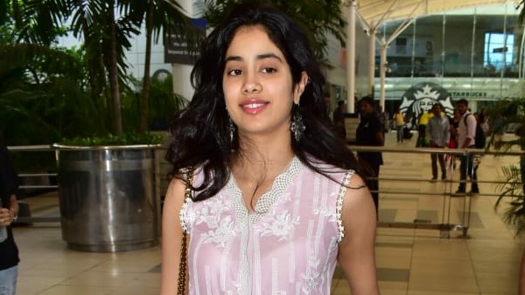 Get candid with Janhvi Kapoor - 4