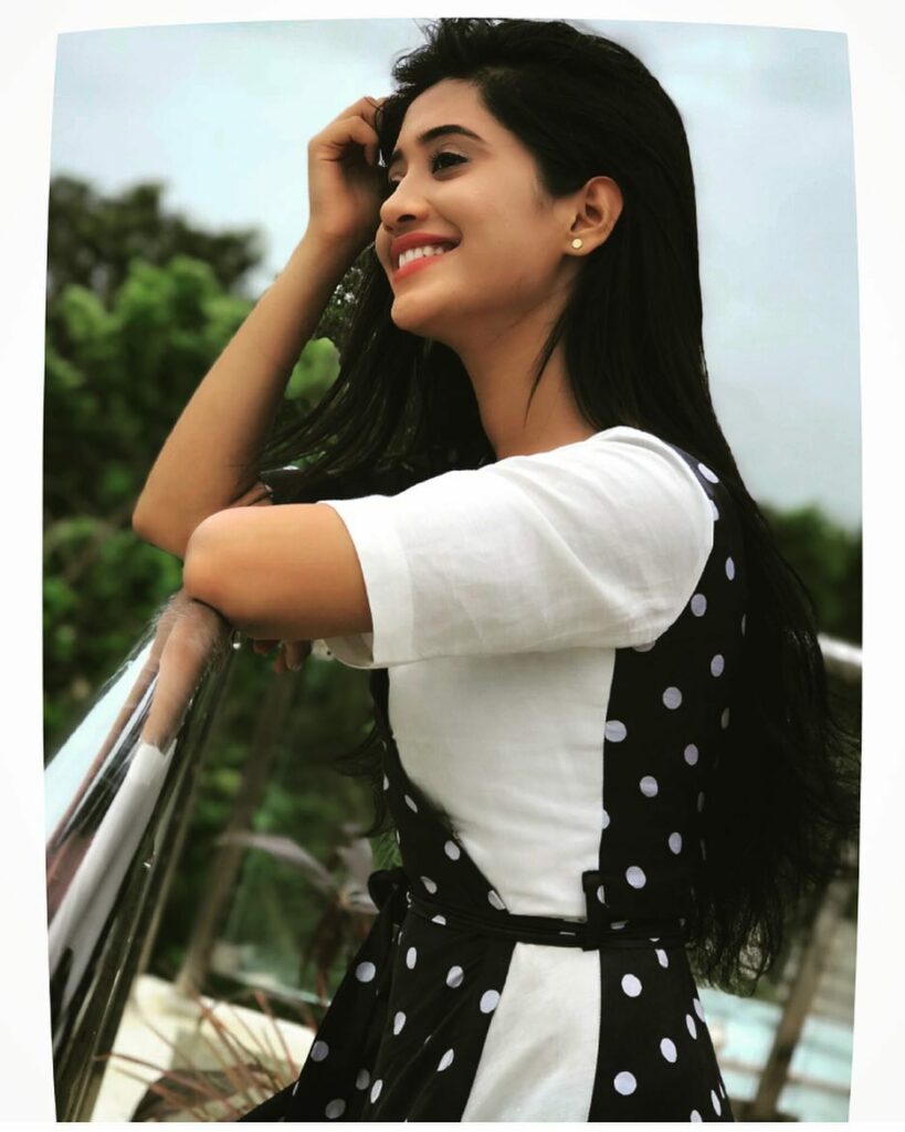 Get goofy with Shivangi Joshi check photos - 0