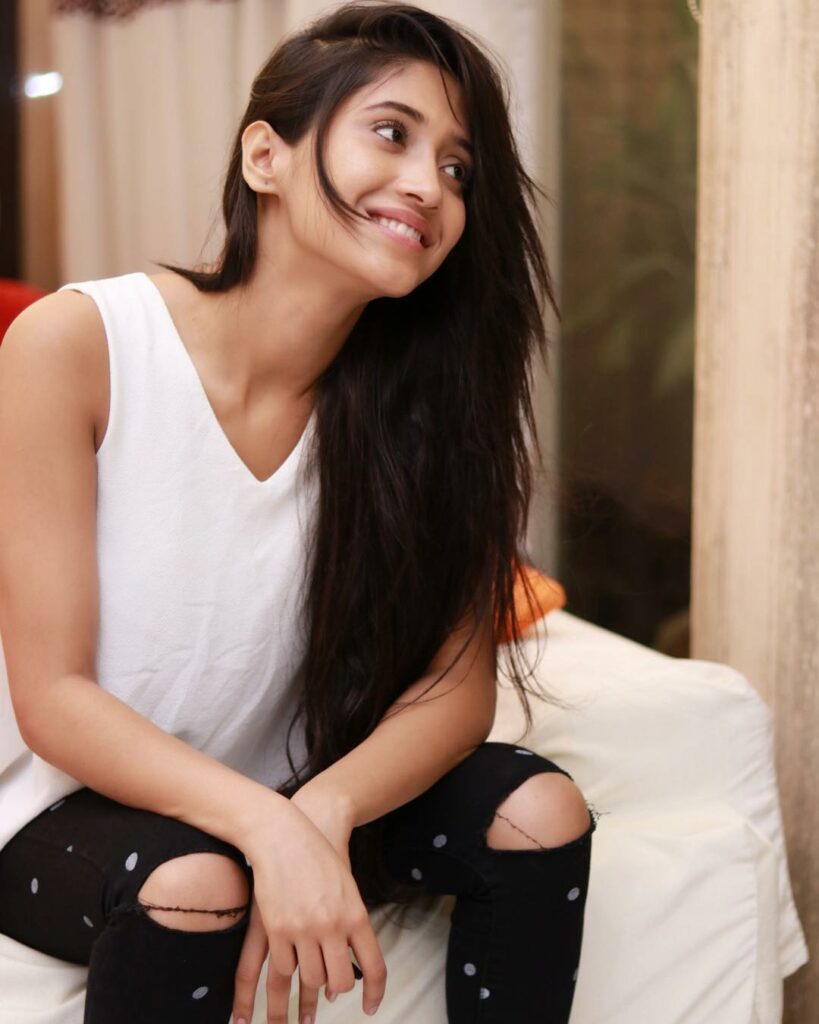 Get goofy with Shivangi Joshi check photos - 5