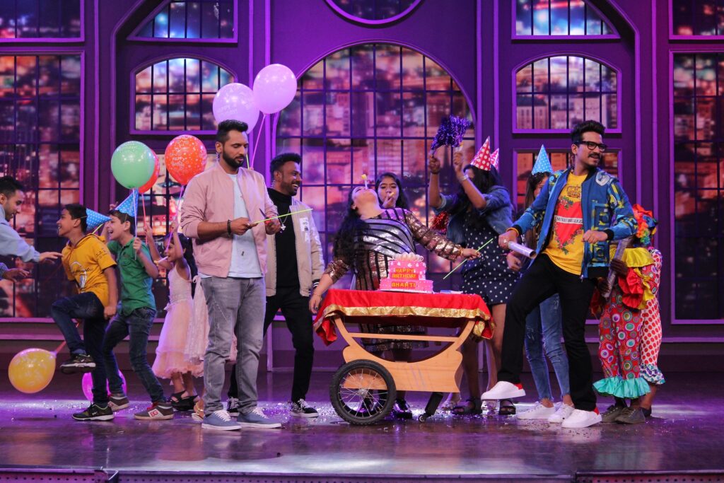 Harsh Limbachiyaa throws a surprise birthday party for Bharti Singh on the sets of Colors’ Khatra Khatra Khatra - 0