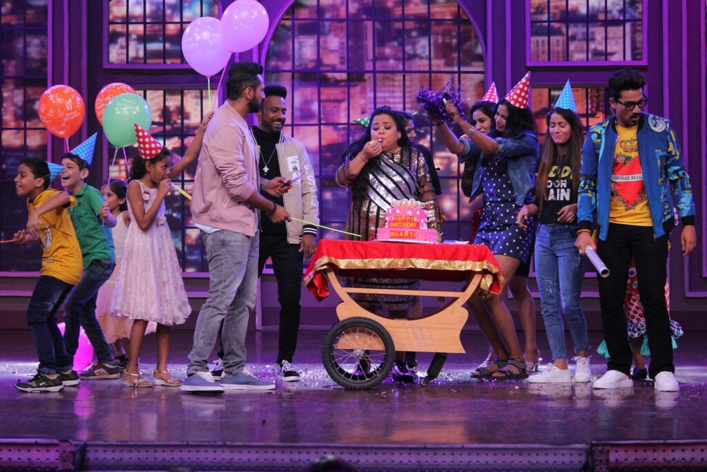 Harsh Limbachiyaa throws a surprise birthday party for Bharti Singh on the sets of Colors’ Khatra Khatra Khatra - 1