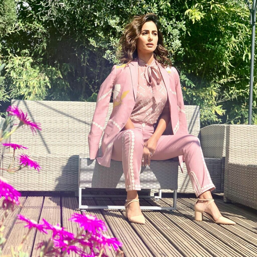 Hina Khan and her sun-kissed looks - 0