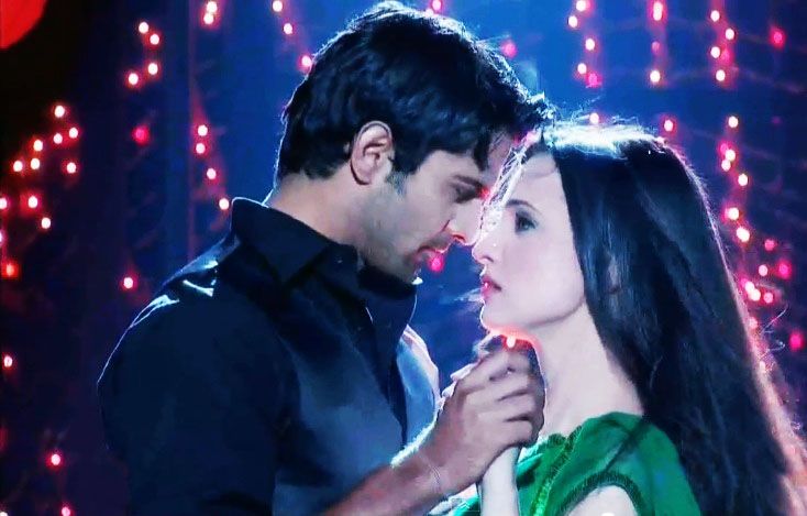 Iss Pyaar Ko Kya Naam Doon: Arnav and Khushi's rainy romance 4