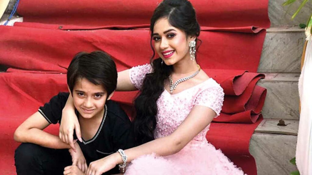 Jannat and Ayan give major sibling goals