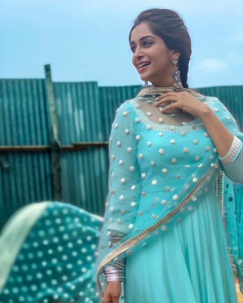 Disha Parmar Or Dipika Kakar: Who Wore This Blue Kurta Better? - 2