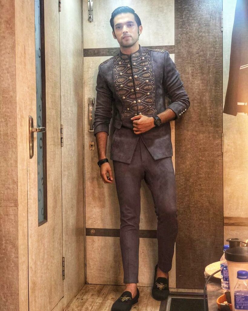 Kasautii Zindagi Kay actor Parth Samthaan’s dashing looks in suits - 3