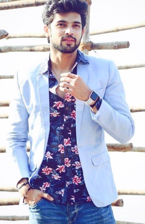 Kasautii Zindagi Kay actor Parth Samthaan’s dashing looks in suits - 5