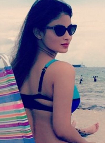 Hottest moments of Mouni Roy that set the screen afire - 8