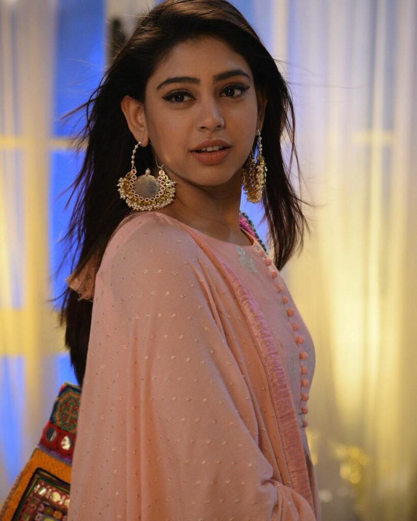 Niti Taylor and her love for ethnic wear - 4