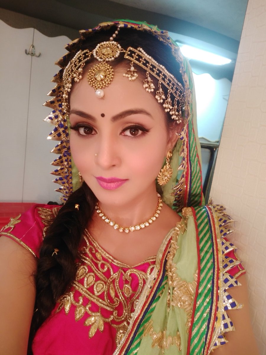 Our pyaari Bhabhiji aka Shubhangi Atre is a Selfie Queen. Here's proof 1