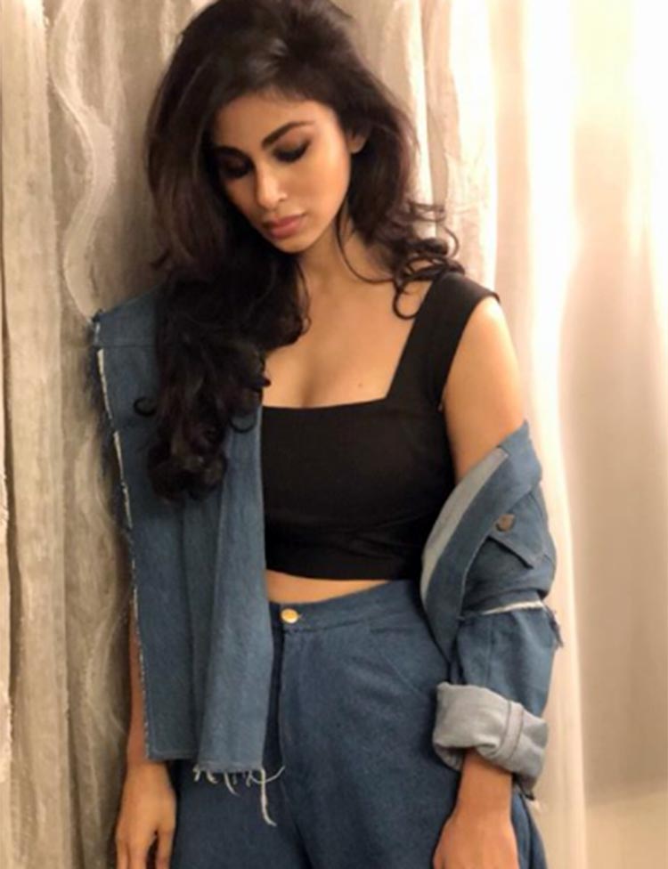 [Photos] Hot and happening: Mouni Roy - 5