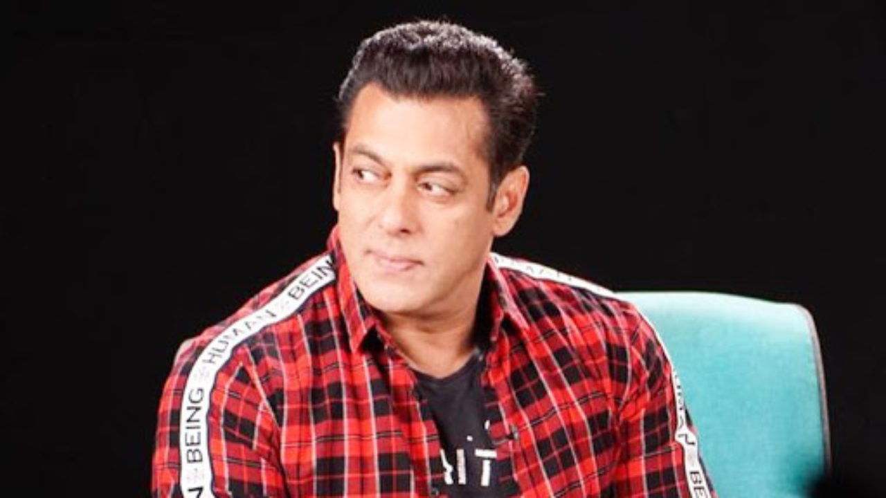 The most unique 'Bottle Cap Challenge' by Salman Khan!