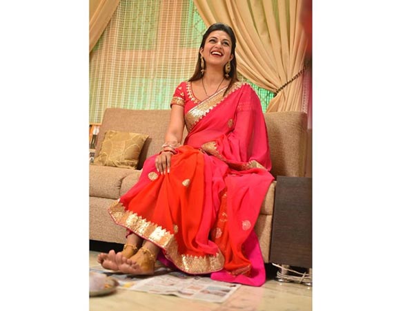 Look To Behold: Divyanka Tripathi’s Red Saree Look In This Picture Is Unmissable - 8