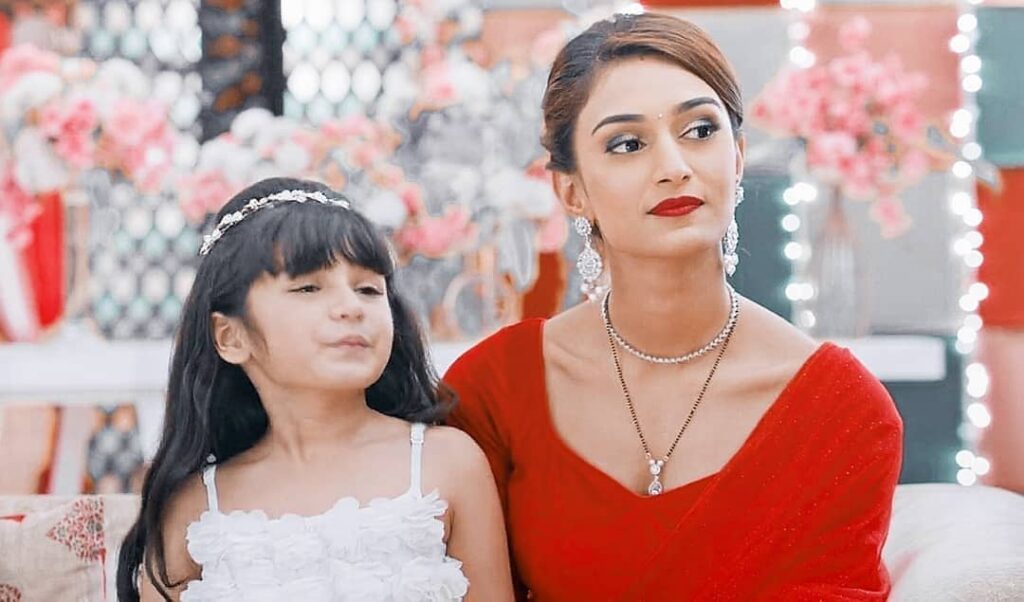 Erica Fernandes looks gorgeous as Mrs. Bajaj in Kasautii Zindagii Kay - 4