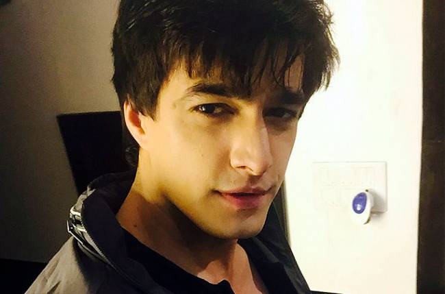 Eye-catching looks of TV's handsome hunk Mohsin Khan 2