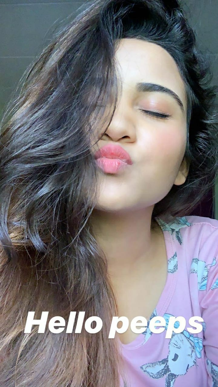 Go kissy kissy with Yeh Un Dinon Ki Baat Hai actress Ashi Singh 1