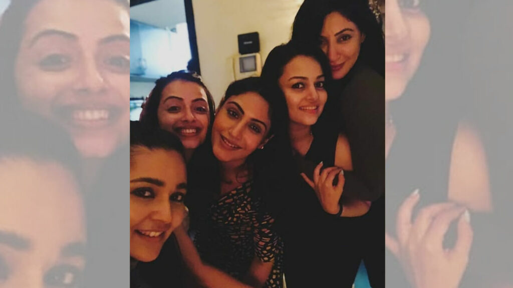 Ishqbaaaz girls Surbhi Chandna, Shrenu Parikh, Mansi Srivastava, Nehalaxmi Iyer, Reyhna Malhotra party hard