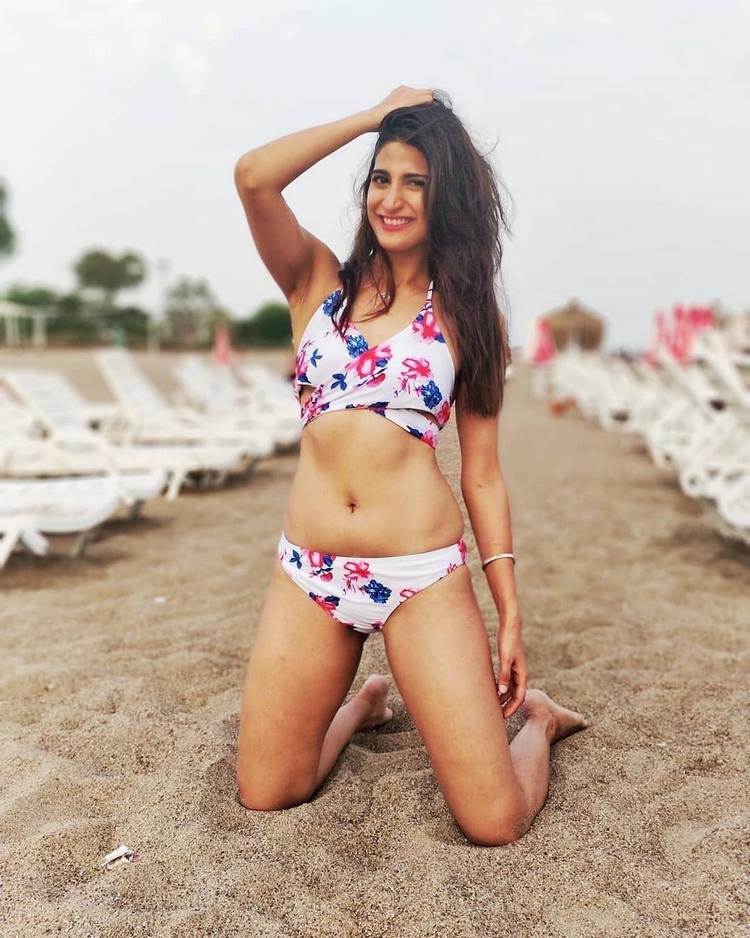 Kubra Sait vs Aahana Kumra : Who tops the hotness meter? 2