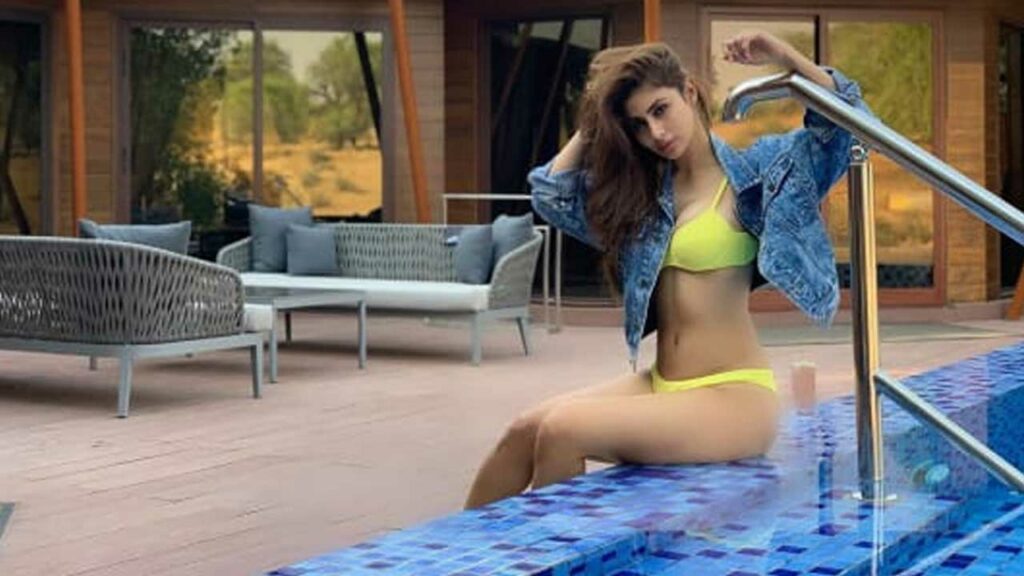 These sizzling pictures of Mouni Roy are too hot to handle - 5