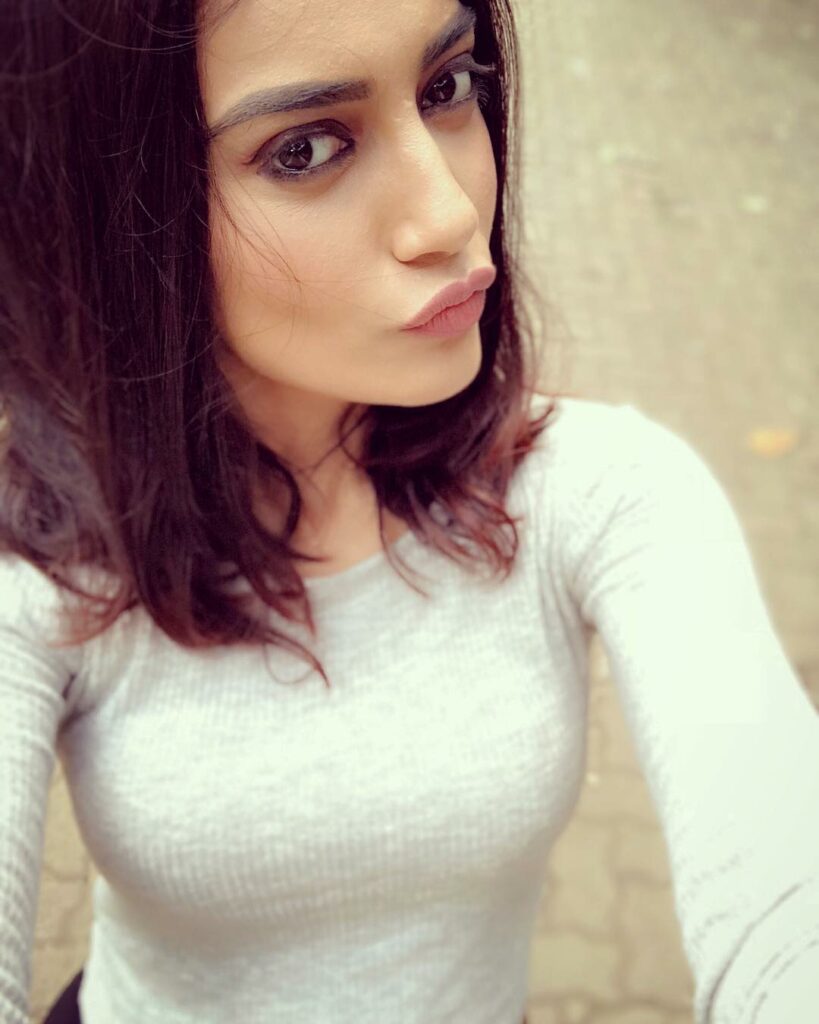 Naagin actress Surbhi Jyoti is a selfie queen - 3