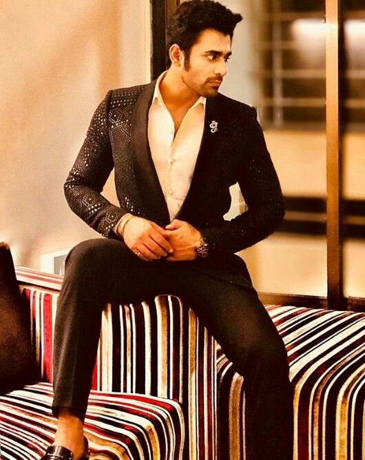 Pearl V Puri looks Smokin HOT in black suit - 1