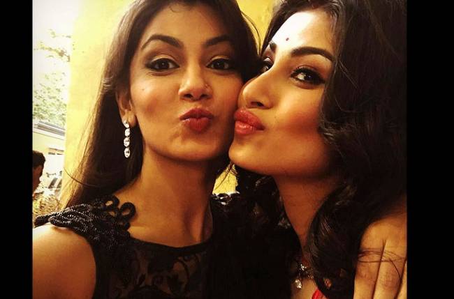 Pictures of Sriti Jha And Mouni Roy That Define Friendship Goals 1