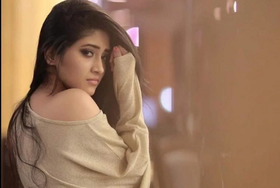 Top 10 looks of Shivangi Joshi as Naira from Yeh Rishta Kya Kehlata Hai - 7