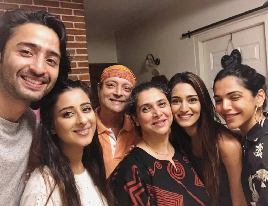 Shaheer Sheikh, Erica Fernandes celebrated on-screen mother Supriya Pilgaonkar’s birthday - 1