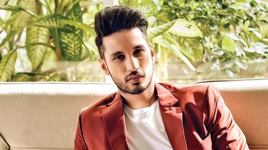 Smart and fit looks of Arjun Kanungo - 0