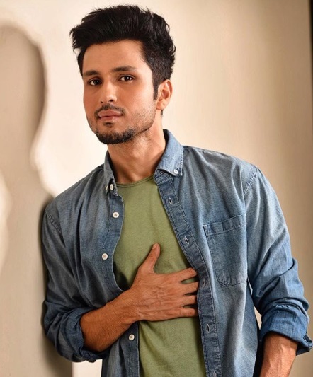 Sumeet Vyas vs Amol Parashar: Who is the Digital King? 2