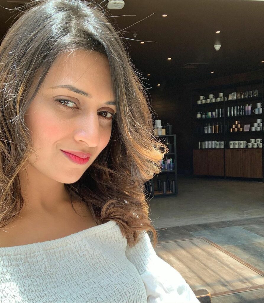 Yeh Hai Mohabbatein actress Divyanka Tripathi is a selfie queen - 2