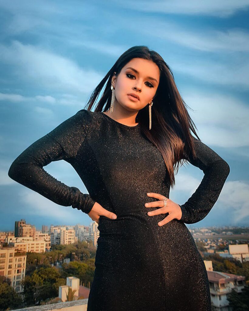 TikTok star Avneet Kaur rocks the all black look - 2