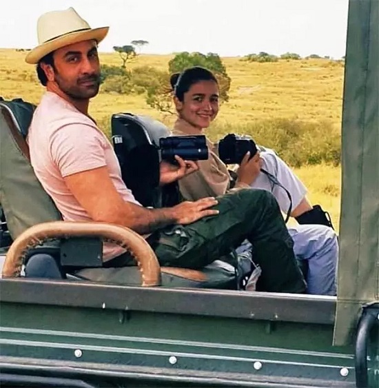 Alia Bhatt and Ranbir Kapoor's vacay pics will make you want to pack your bags and hit the road! 2