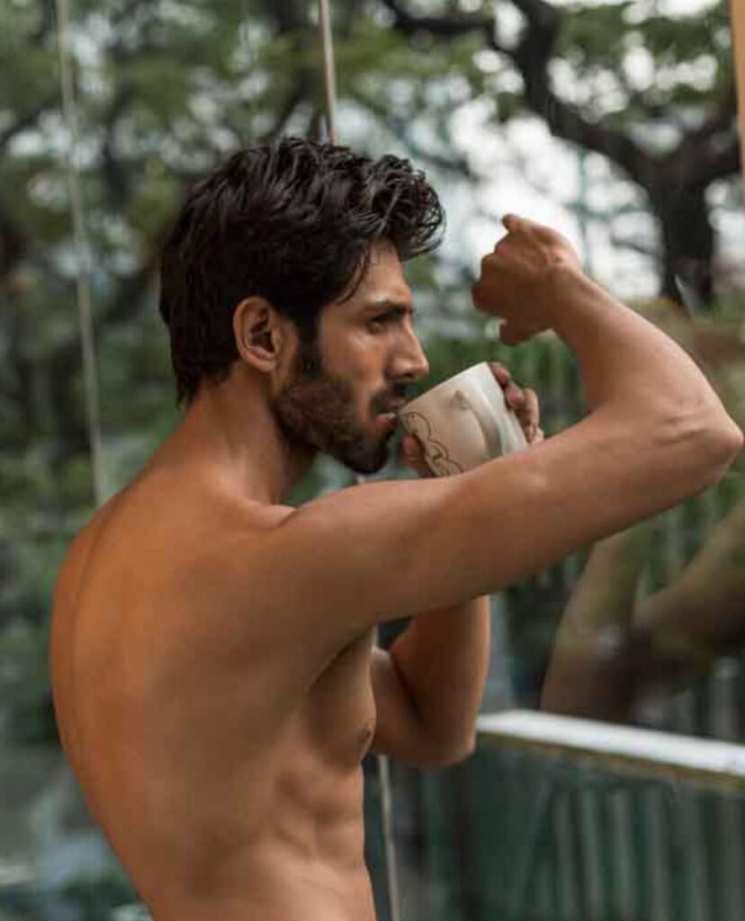 Attention Ladies! Kartik Aryan is an absolute hottie - 8